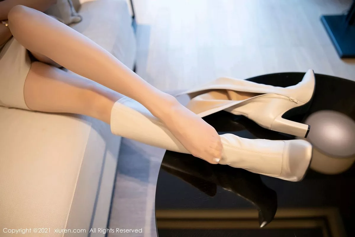 秀人集.com_[XiuRen秀人网]No.3155_女神杨晨晨sugar私房床上脱开档肉丝裤袜露性感蕾丝内衣诱惑写真50P