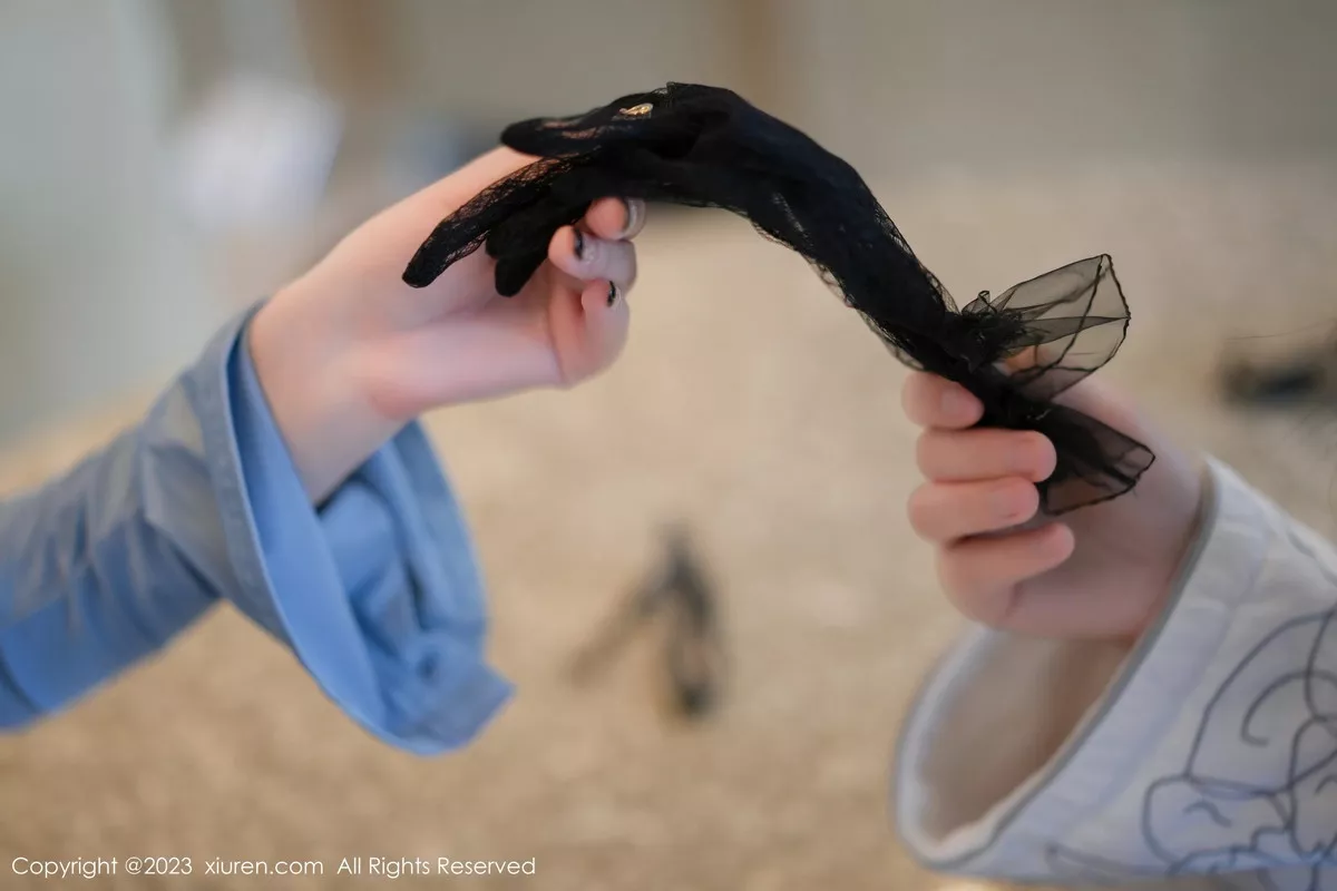 秀人集.com_[XiuRen秀人网]No.7095_女神Carol周妍希蓝衬衫配黑短裙露开档黑丝秀翘臀美腿诱惑写真76P