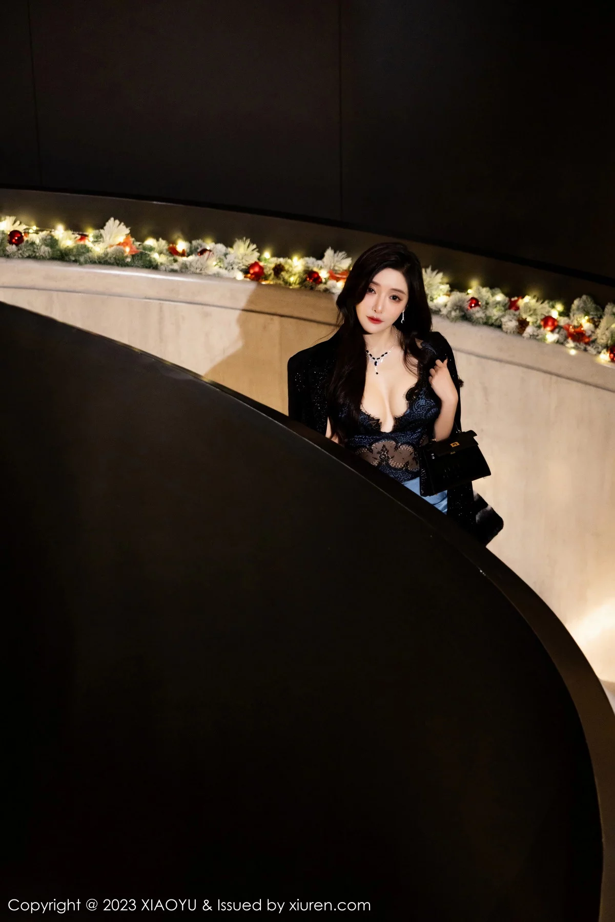 秀人集.com_[XiaoYu画语界]Vol.1163_女神王馨瑶yanni性感蓝黑连衣礼裙配黑丝袜秀曼妙身姿诱惑写真93P