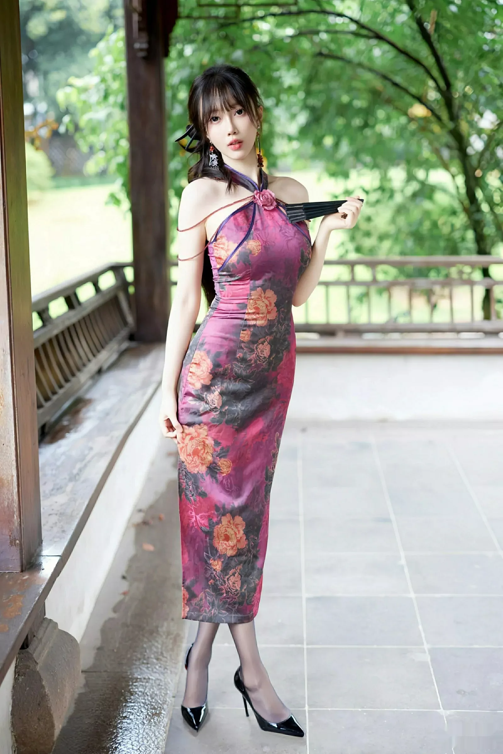 秀人集.com_[XiuRen秀人网]No.10593_模特玥儿玥er性感紫色旗袍服饰配黑丝吊袜秀完美身材诱惑写真64P