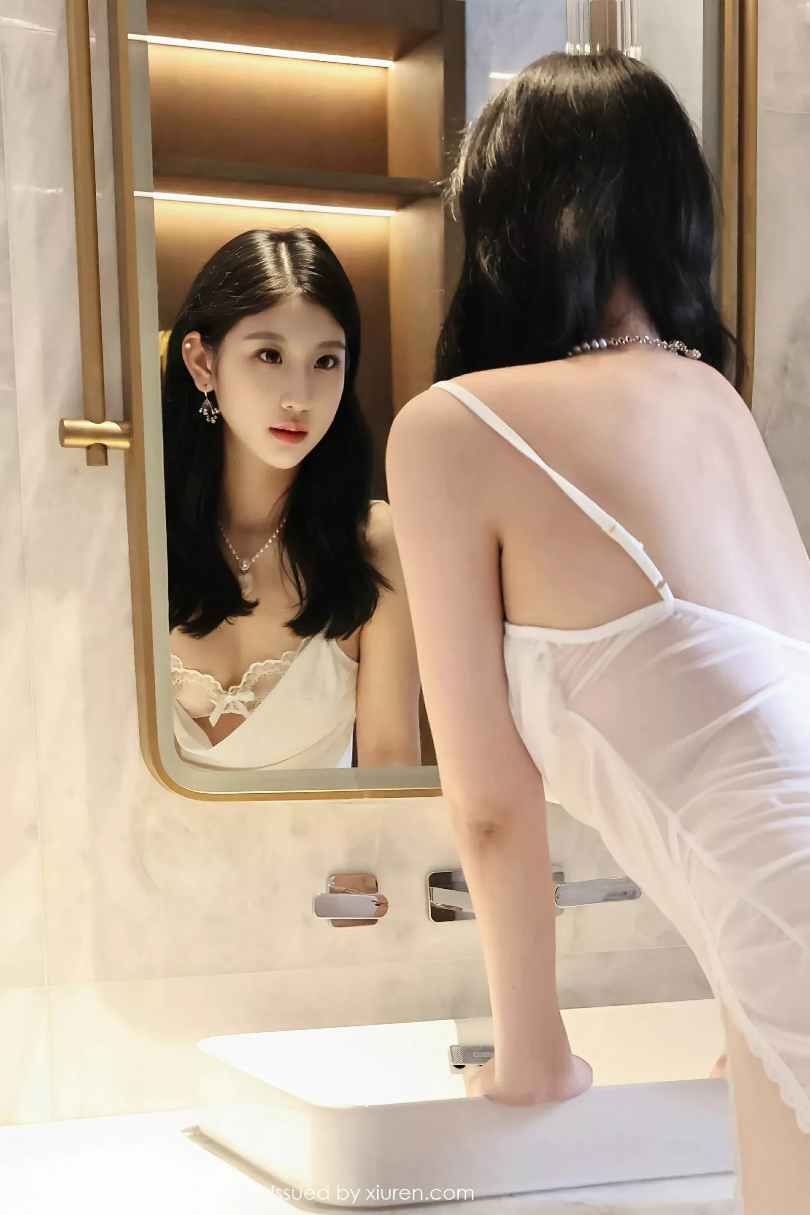 秀人集.com_[XiuRen秀人网]No.10609_模特小芭乐性感白色吊带睡裙配白色丝袜秀曼妙身材诱惑写真79P