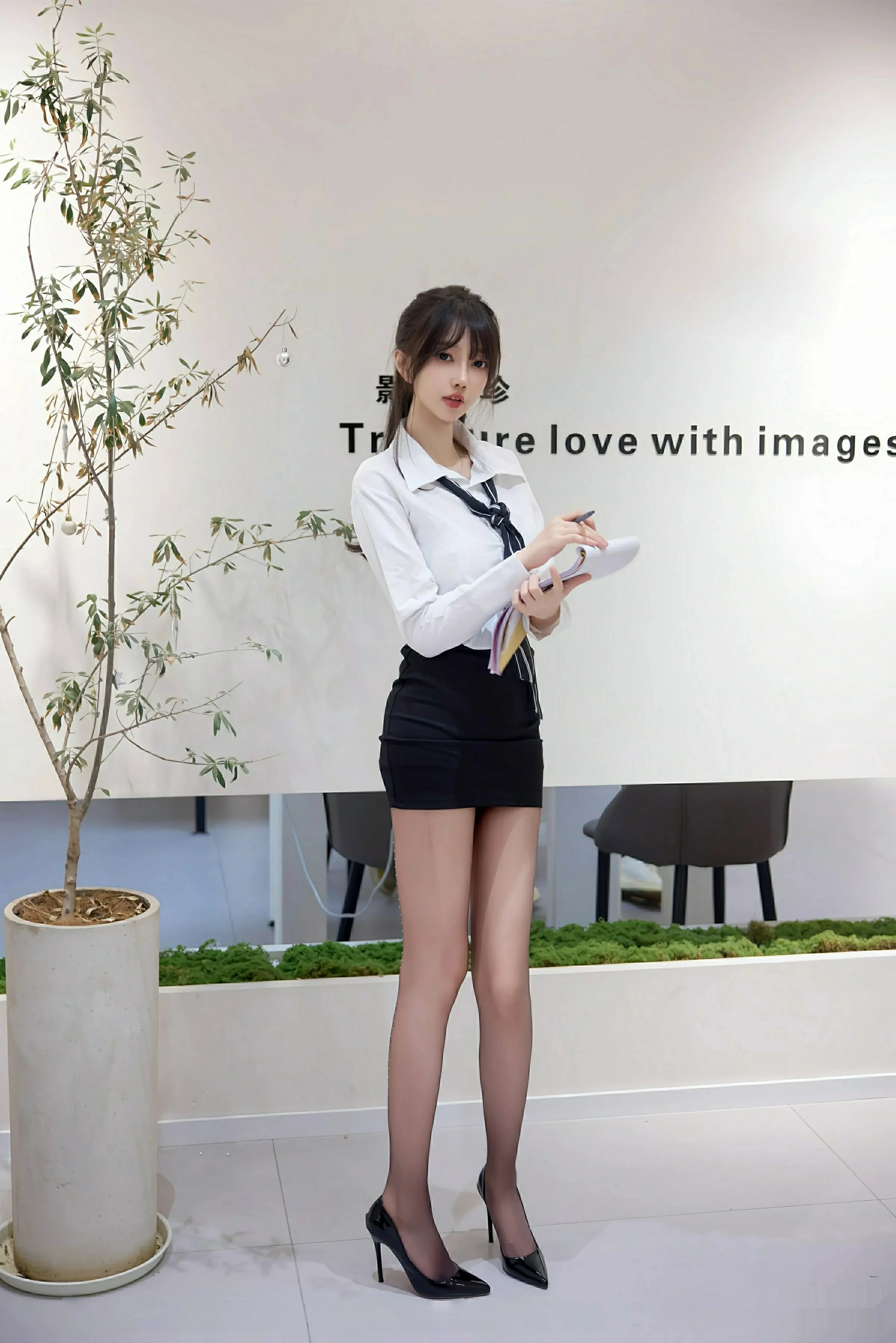 秀人集.com_[XiuRen秀人网]No.10636_模特玥儿玥er性感白色衬衫配黑色短裙露超薄黑丝秀美腿诱惑写真58P