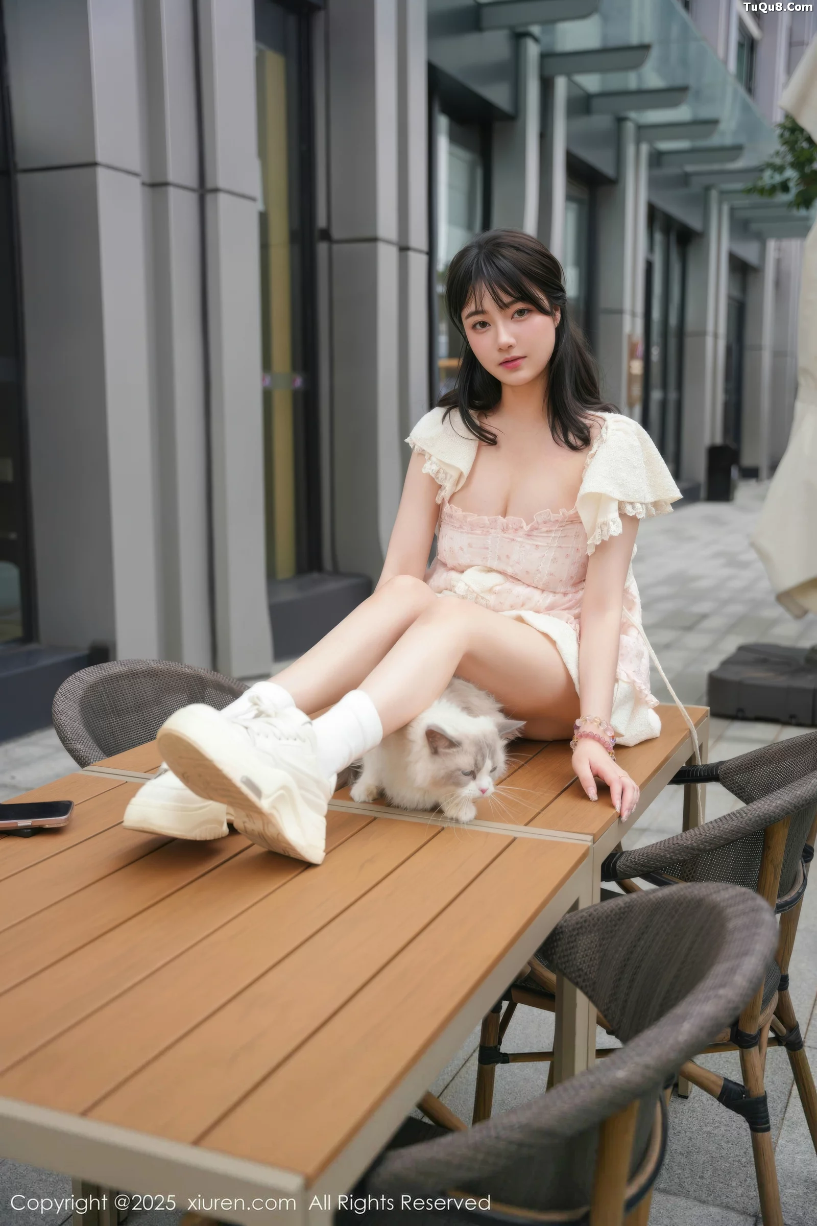 秀人集.com_[XiuRen秀人网]No.10734_模特软情性感浅色连衣短裙配白色腿袜秀翘臀模特撩人诱惑写真75P