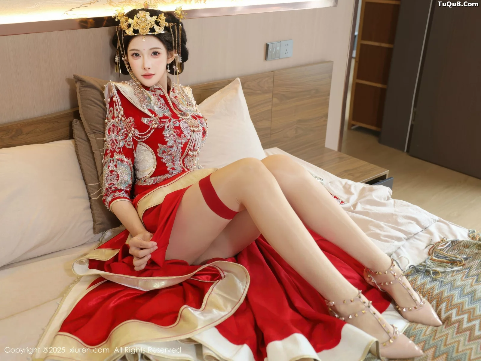 秀人集.com_[XiuRen秀人网]No.10742_模特梨霜儿性感红色新娘服饰配肉色丝袜秀丰腴身材迷人诱惑写真84P