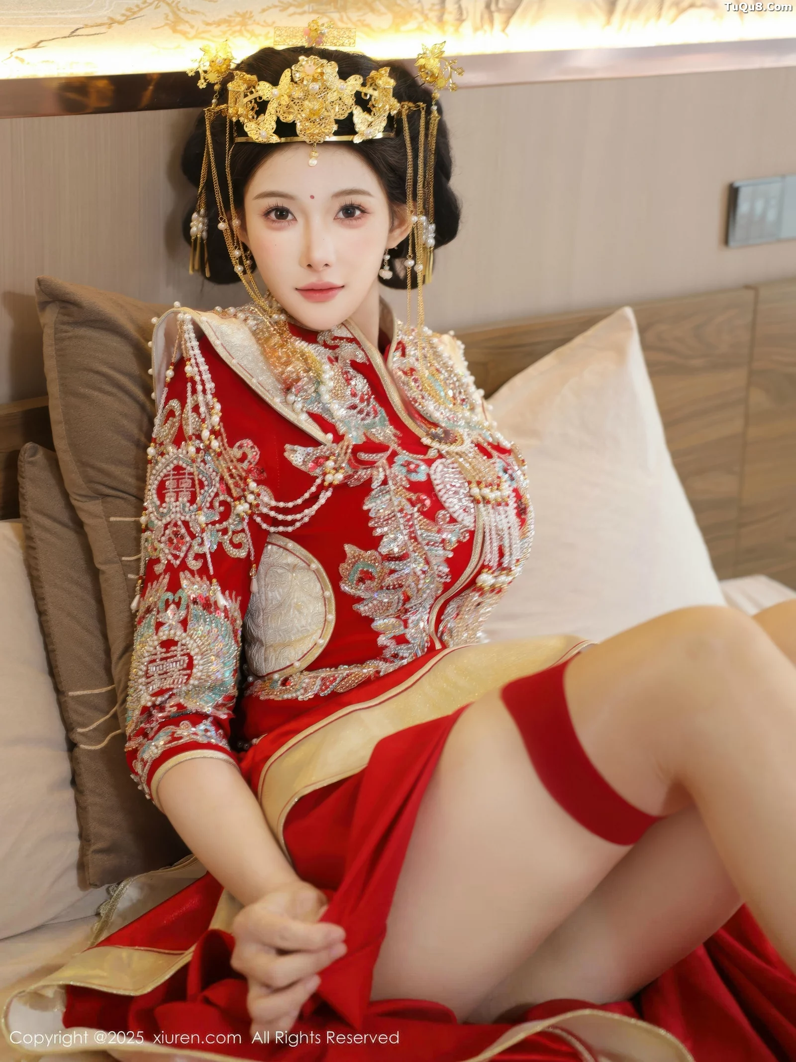 秀人集.com_[XiuRen秀人网]No.10742_模特梨霜儿性感红色新娘服饰配肉色丝袜秀丰腴身材迷人诱惑写真84P