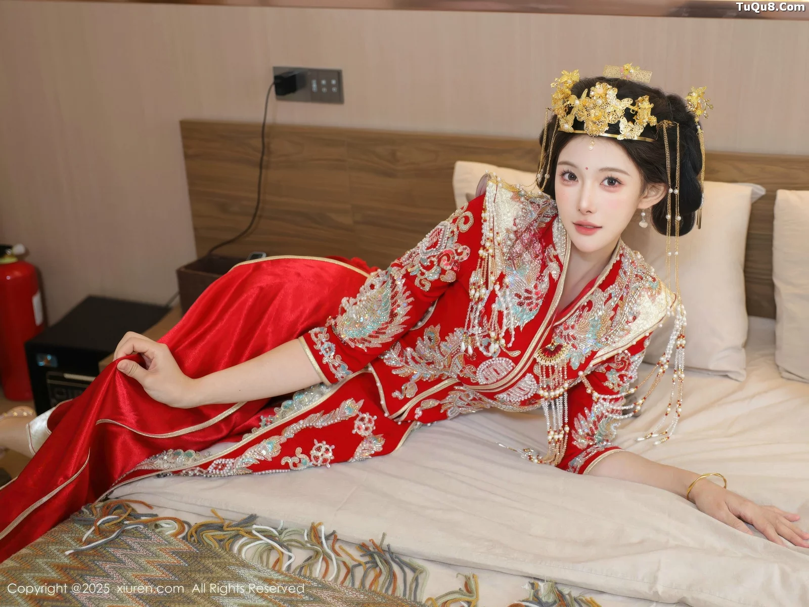 秀人集.com_[XiuRen秀人网]No.10742_模特梨霜儿性感红色新娘服饰配肉色丝袜秀丰腴身材迷人诱惑写真84P