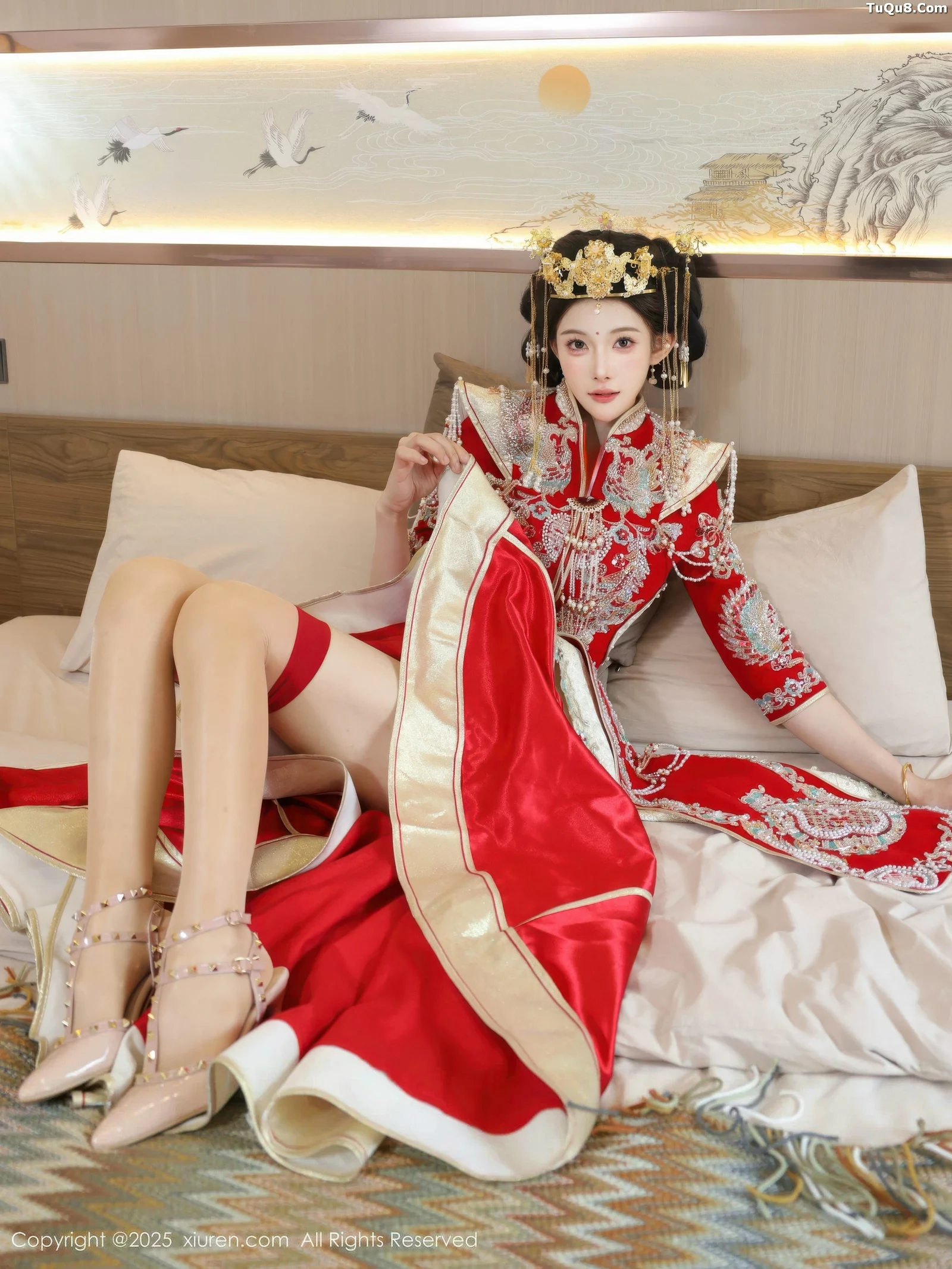 秀人集.com_[XiuRen秀人网]No.10742_模特梨霜儿性感红色新娘服饰配肉色丝袜秀丰腴身材迷人诱惑写真84P