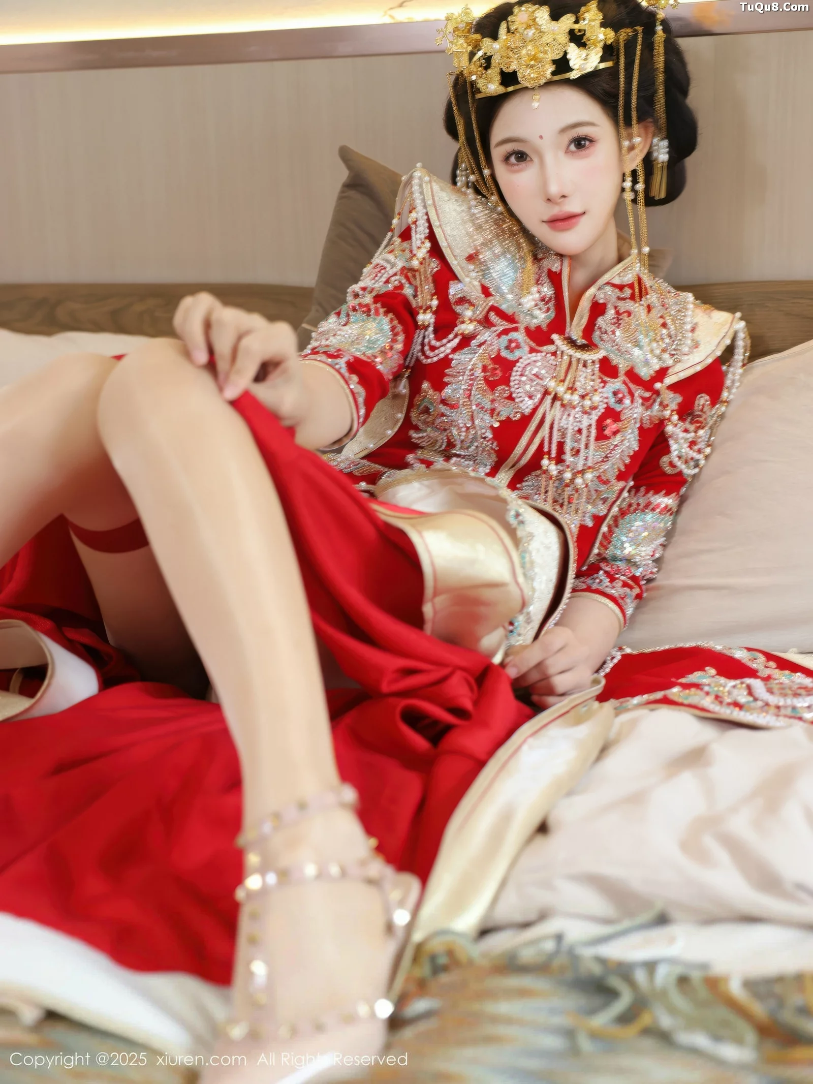 秀人集.com_[XiuRen秀人网]No.10742_模特梨霜儿性感红色新娘服饰配肉色丝袜秀丰腴身材迷人诱惑写真84P