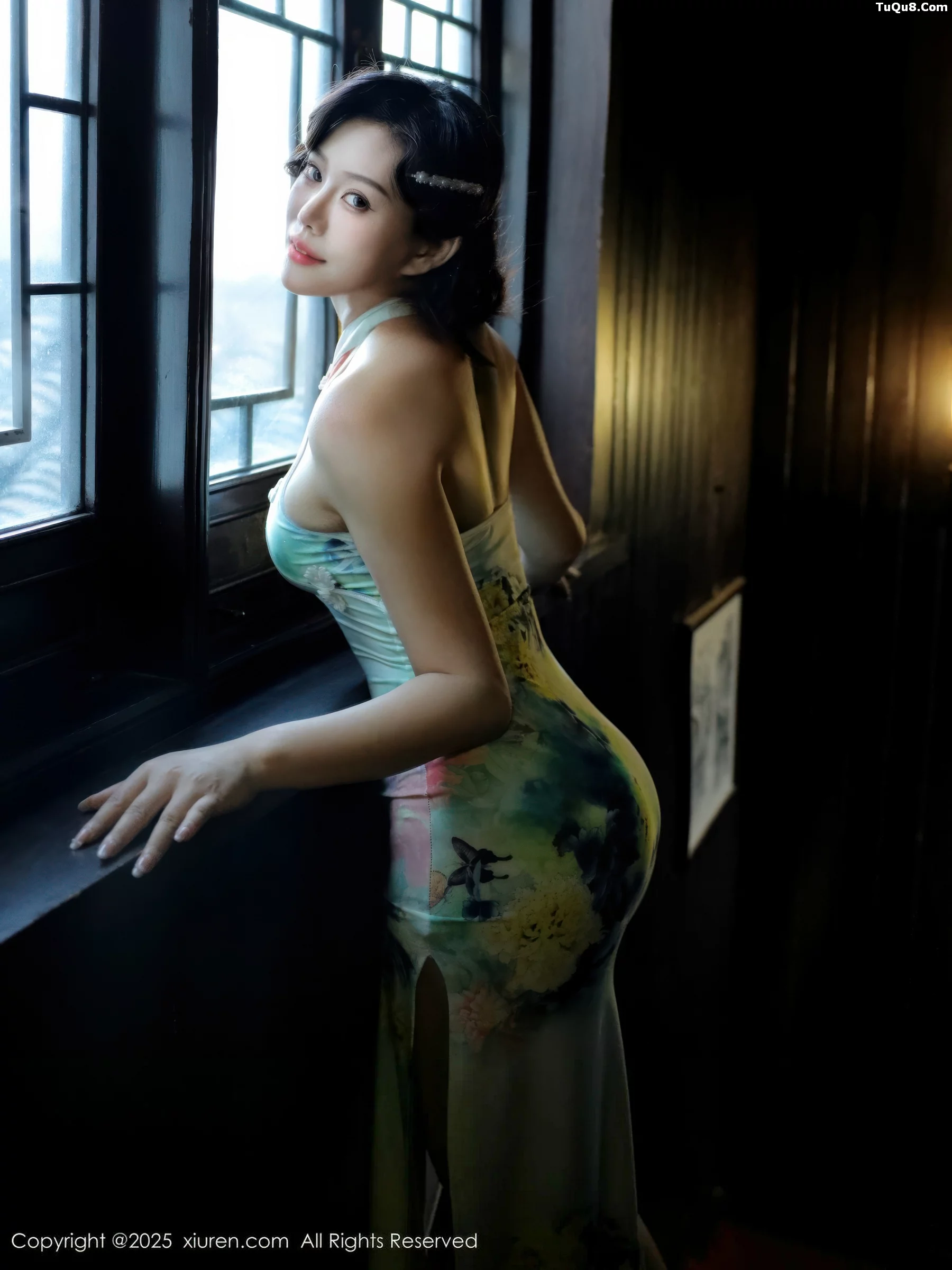 秀人集.com_[XiuRen秀人网]No.10749_新人模特莉莉安娜o性感绿色旗袍配超薄肉丝秀丰满身材诱惑写真73P