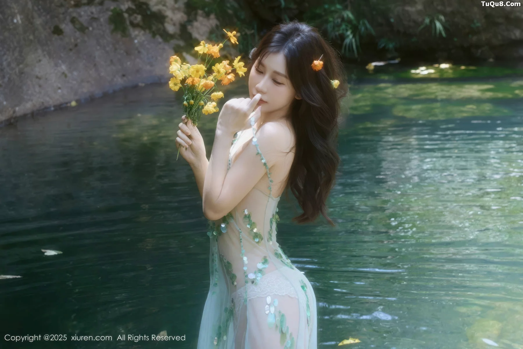 秀人集.com_[XiuRen秀人网]No.10756_模特尹甜甜户外小溪性感薄纱亮片裙湿身秀丰腴身材惹火诱惑写真60P