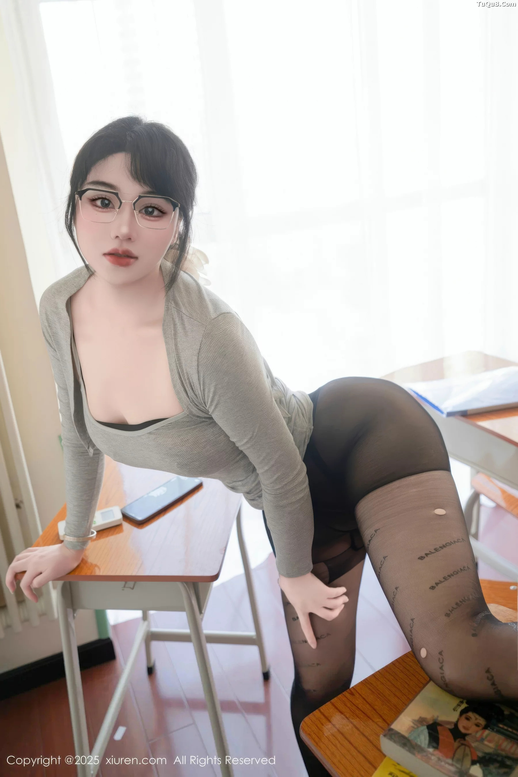 秀人集.com_[XiuRen秀人网]No.10755_模特汐汐爱吃草莓性感黑色情趣内衣配超薄黑丝秀丰腴身材诱惑写真58P