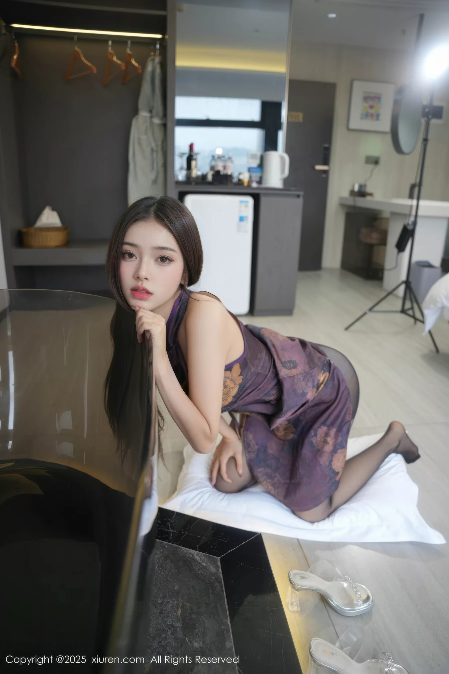 秀人集.com_[XiuRen秀人网]No.10771_新人模特小奶娇私房性感紫色旗袍配超薄黑丝秀完美身材诱惑写真73P