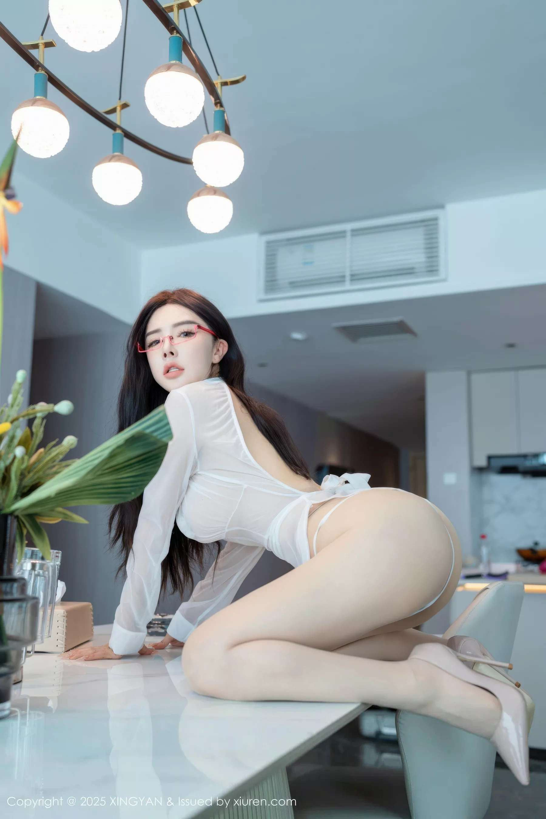 秀人集.com_[XINGYAN星颜社]VOL.401_模特潘思沁性感白色情趣服饰配超薄肉丝秀巨乳肥臀诱惑写真55P