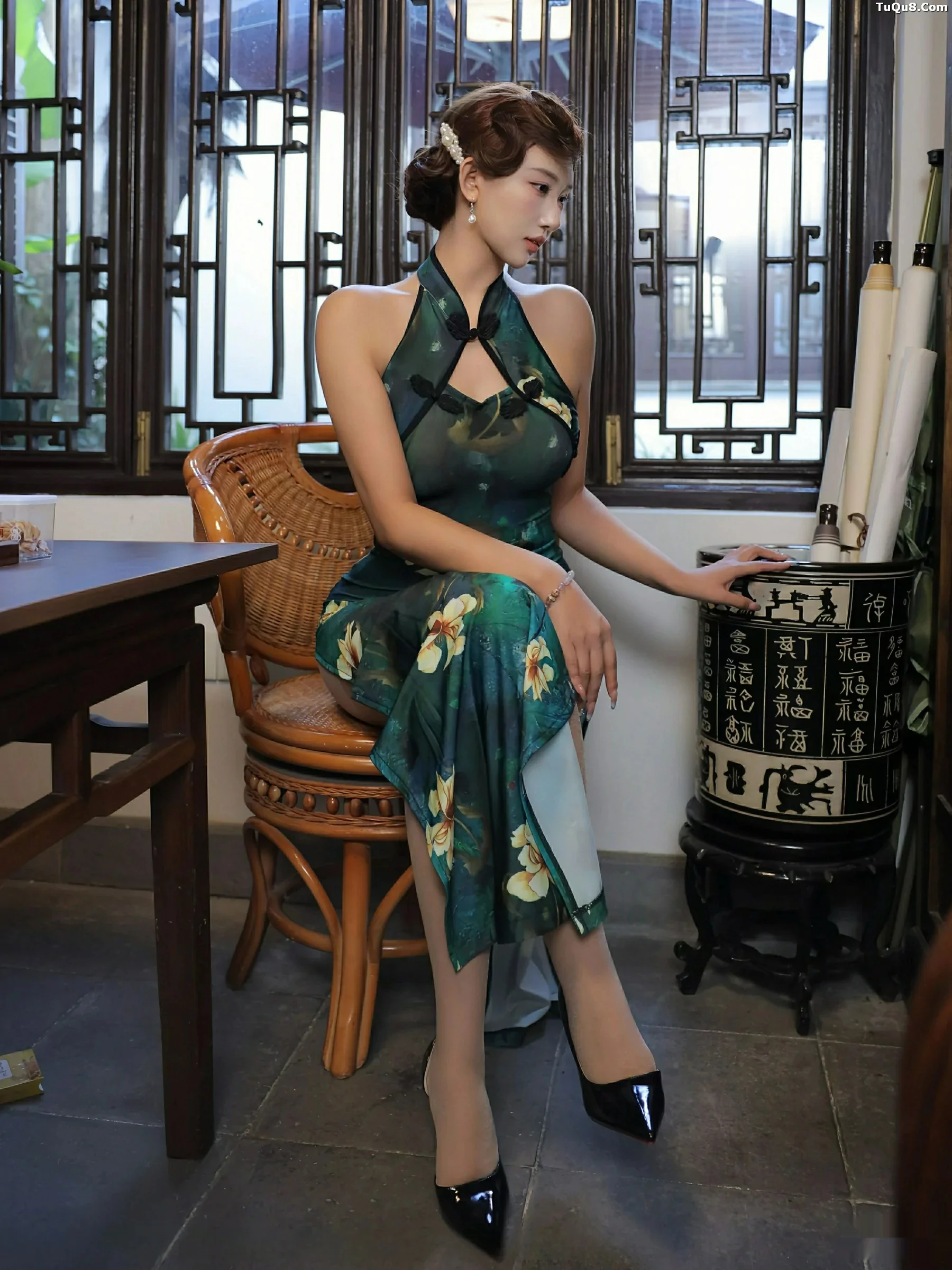 秀人集.com_[XiuRen秀人网]No.10815_模特金允希Yuki性感绿色旗袍配超薄肉丝秀丰腴身材迷人诱惑写真78P