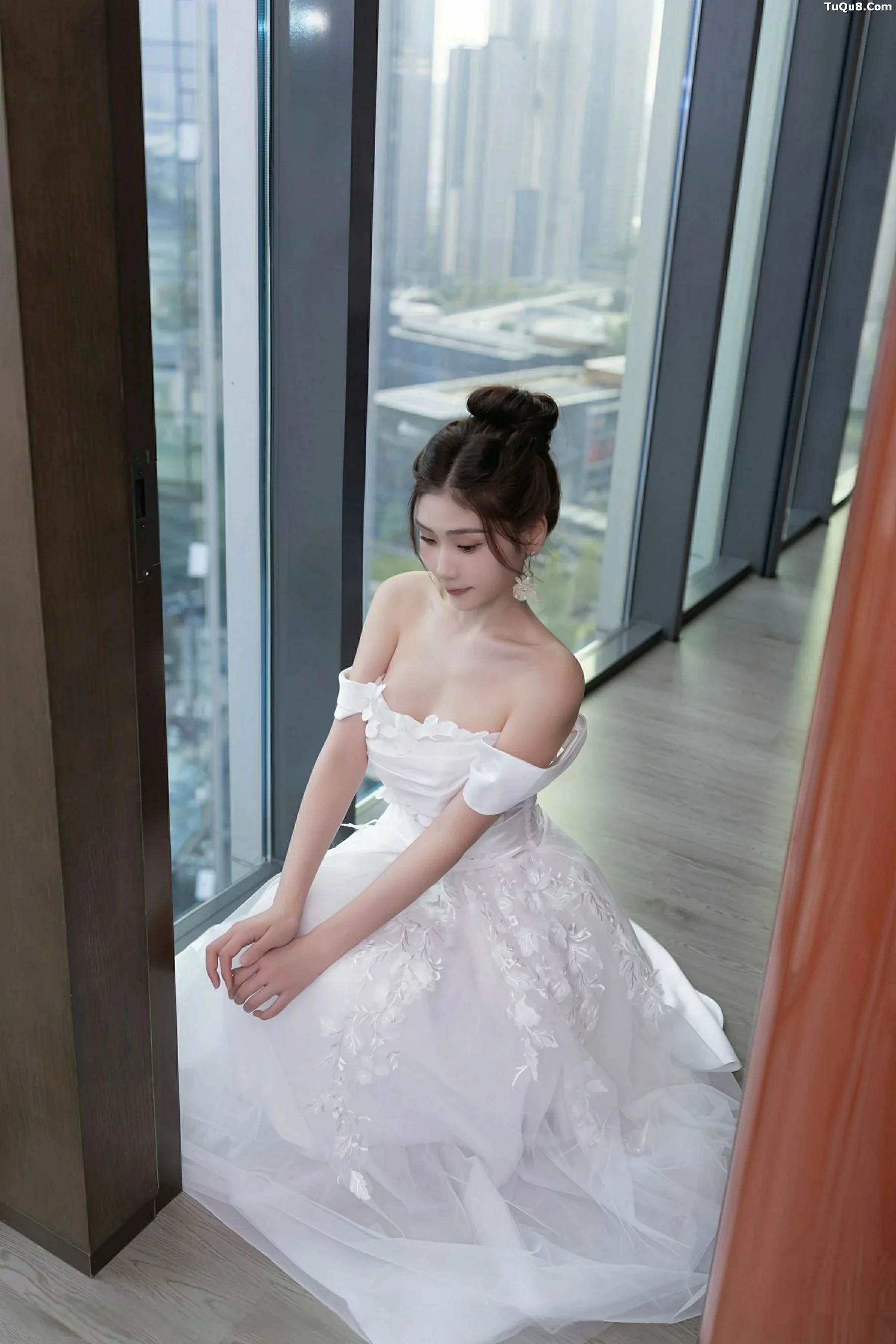 秀人集.com_[XiuRen秀人网]No.10814_模特刘婷婷性感白色婚纱露白色内衣配超薄肉丝秀美腿诱惑写真80P