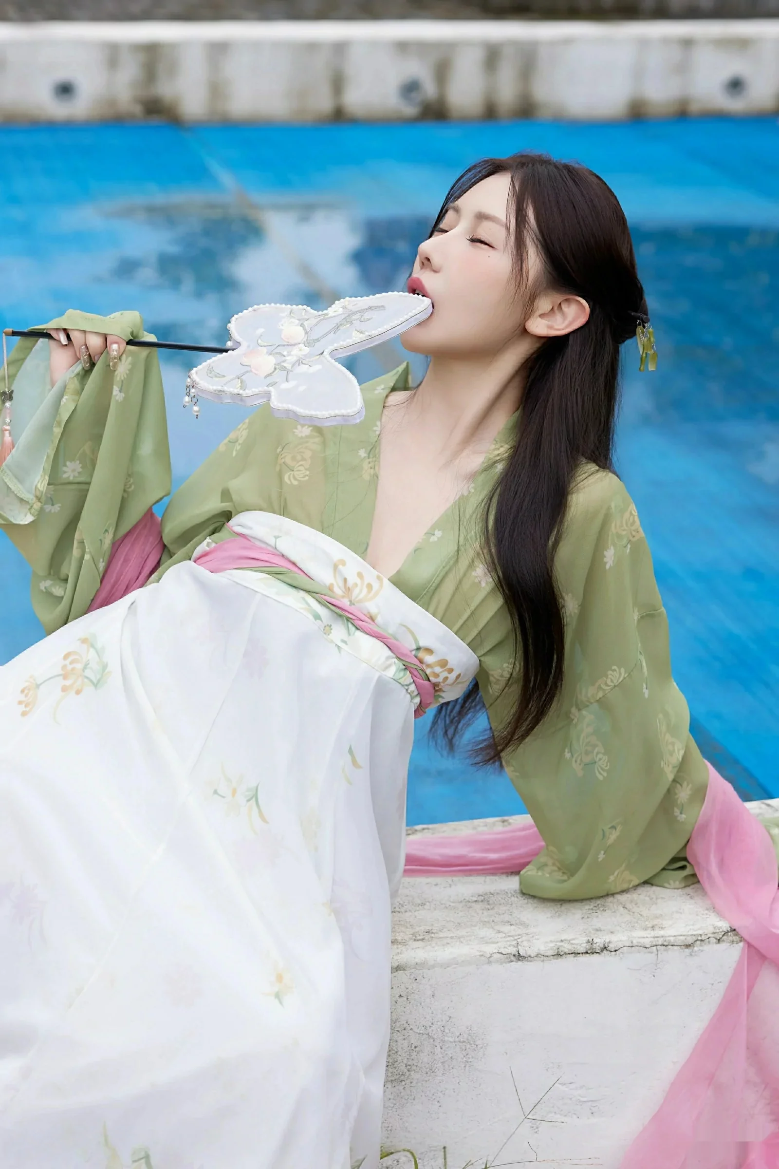 秀人集.com_[XiuRen秀人网]No.10834_模特尹甜甜sunny性感薄纱汉服装扮配超薄肉丝秀完美身材诱惑写真83P