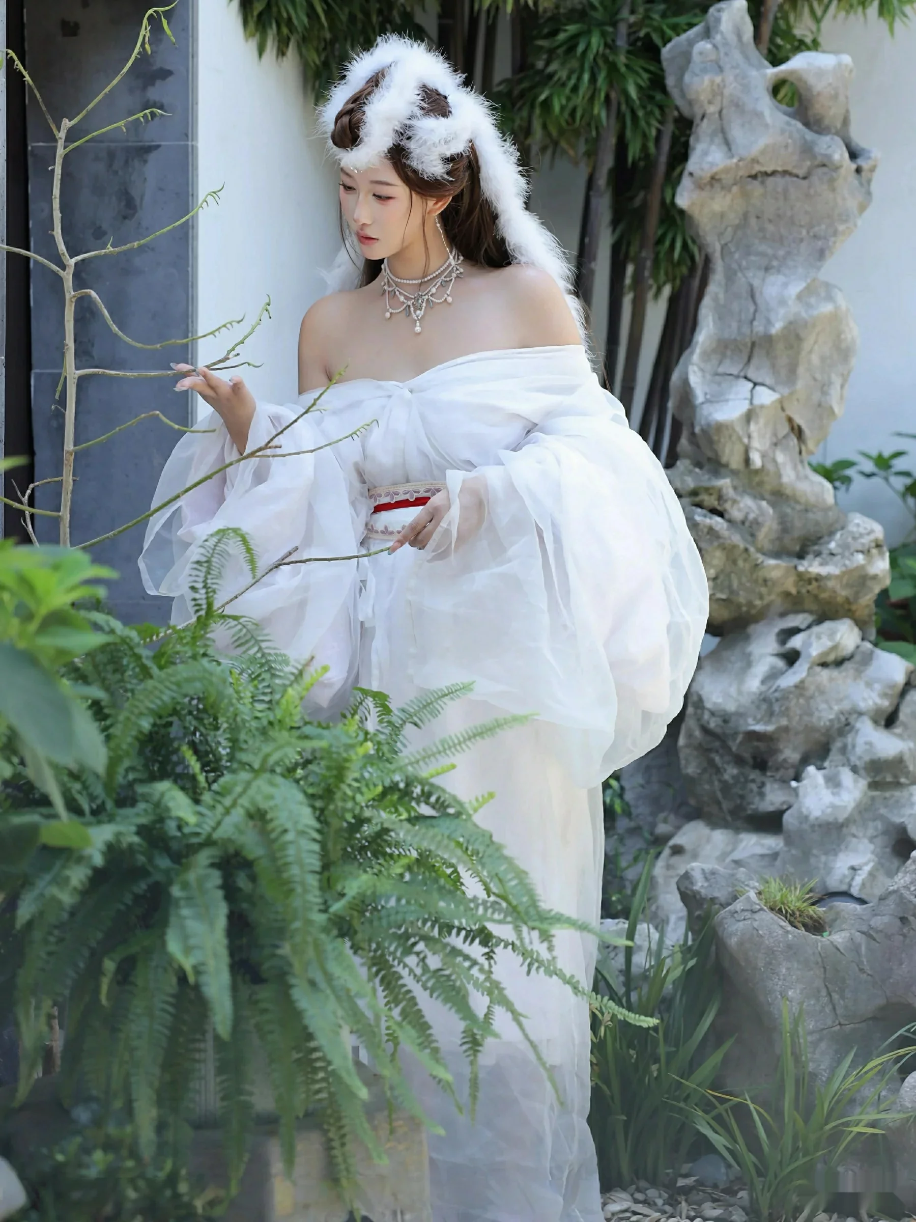 秀人集.com_[XiuRen秀人网]No.10843_模特金允希Yuki性感白色锦毛鼠装扮低胸秀丰腴身材完美诱惑写真78P