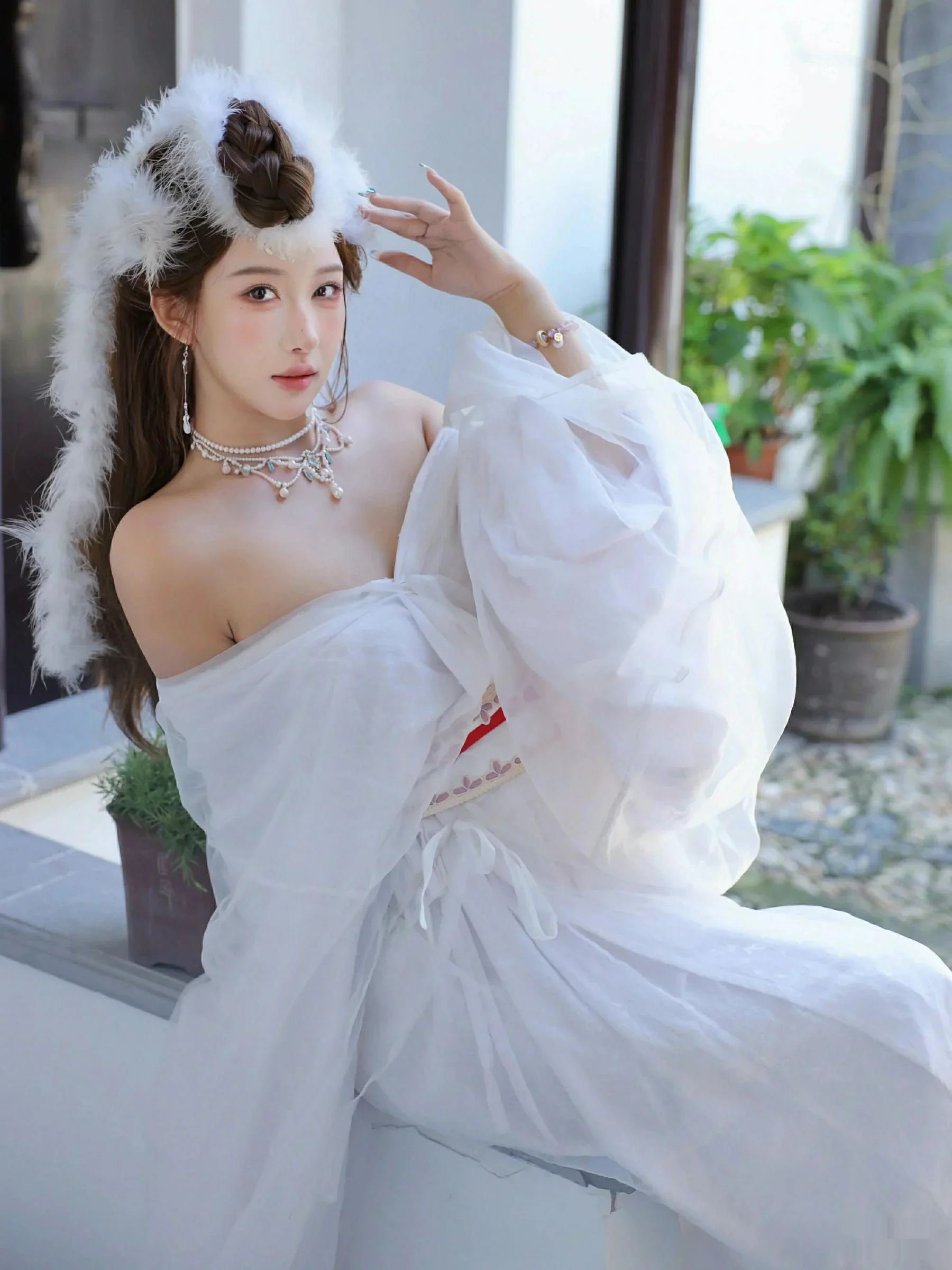 秀人集.com_[XiuRen秀人网]No.10843_模特金允希Yuki性感白色锦毛鼠装扮低胸秀丰腴身材完美诱惑写真78P