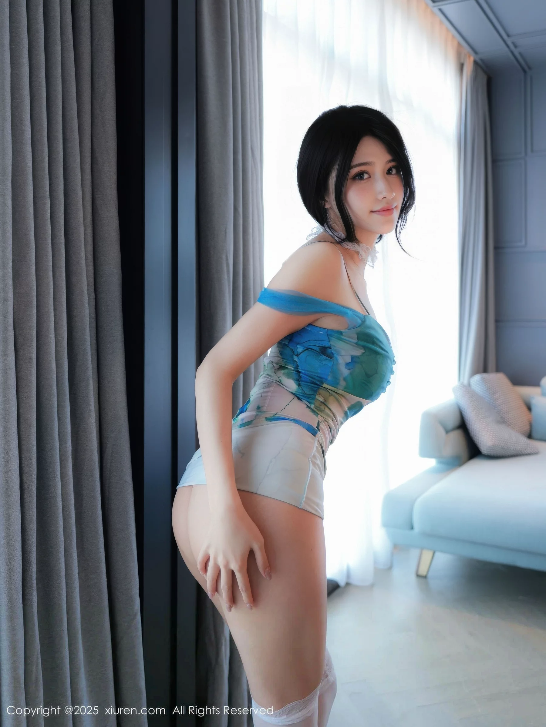 秀人集.com_[XiuRen秀人网]No.10859_模特shelly诗莉吖性感蓝色连衣短裙配白丝袜秀曼妙身姿诱惑写真76P