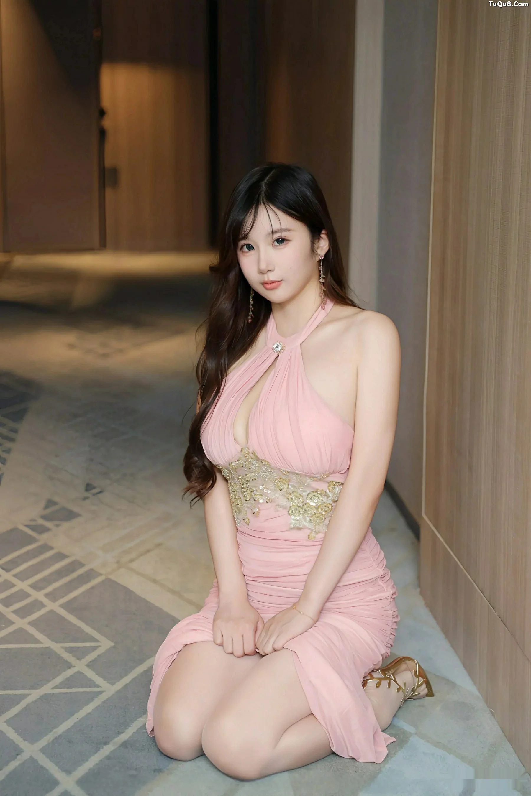 秀人集.com_[XiuRen秀人网]No.10786_模特小肉肉咪性感粉色连衣长裙配凉高跟秀凹凸身材撩人诱惑写真62P