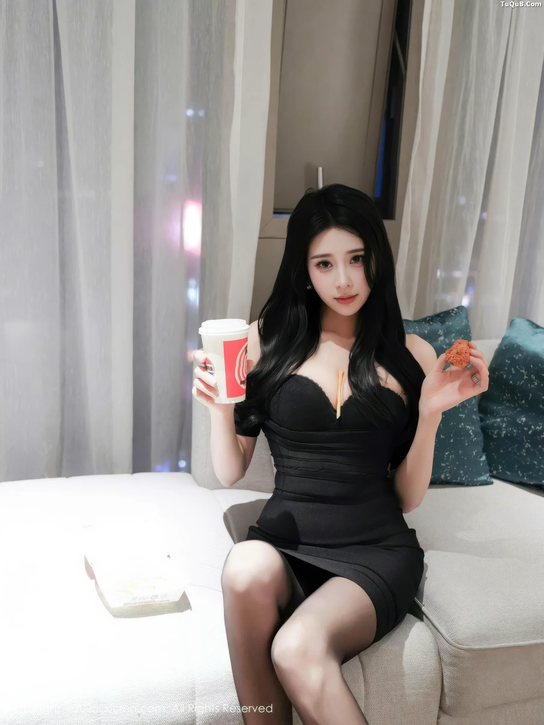 秀人集.com_[XiuRen秀人网]No.10942_新人模特椰汁糯米姬性感黑色连衣短裙配超薄黑丝秀美腿诱惑写真53P