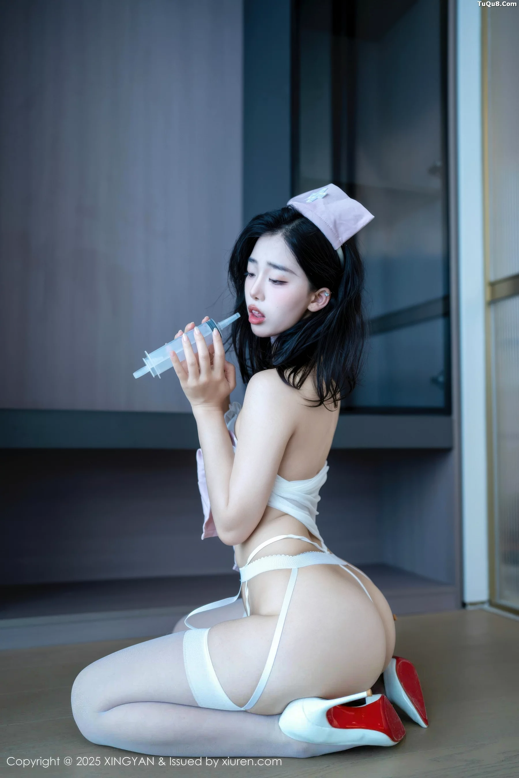 秀人集.com_[XINGYAN星颜社]VOL.425_模特阮福福性感粉色护士装配白丝吊袜秀完美身材诱惑写真63P