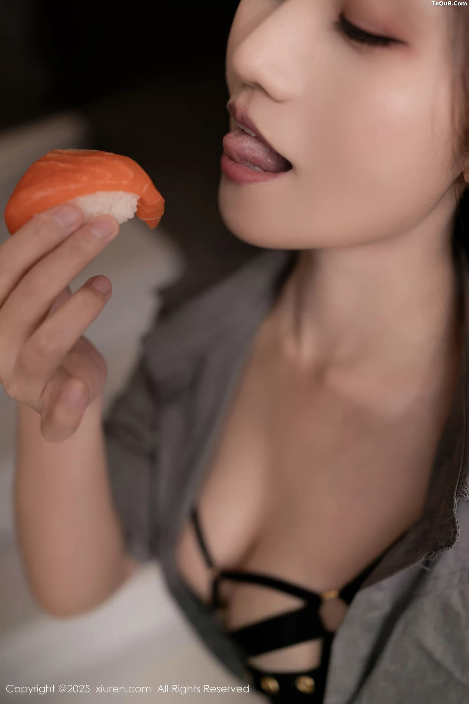 秀人集.com_[XiuRen秀人网]No.10978_模特杏子Yada性感灰色衬衫露黑色情趣内衣秀曼妙身姿诱惑写真83P