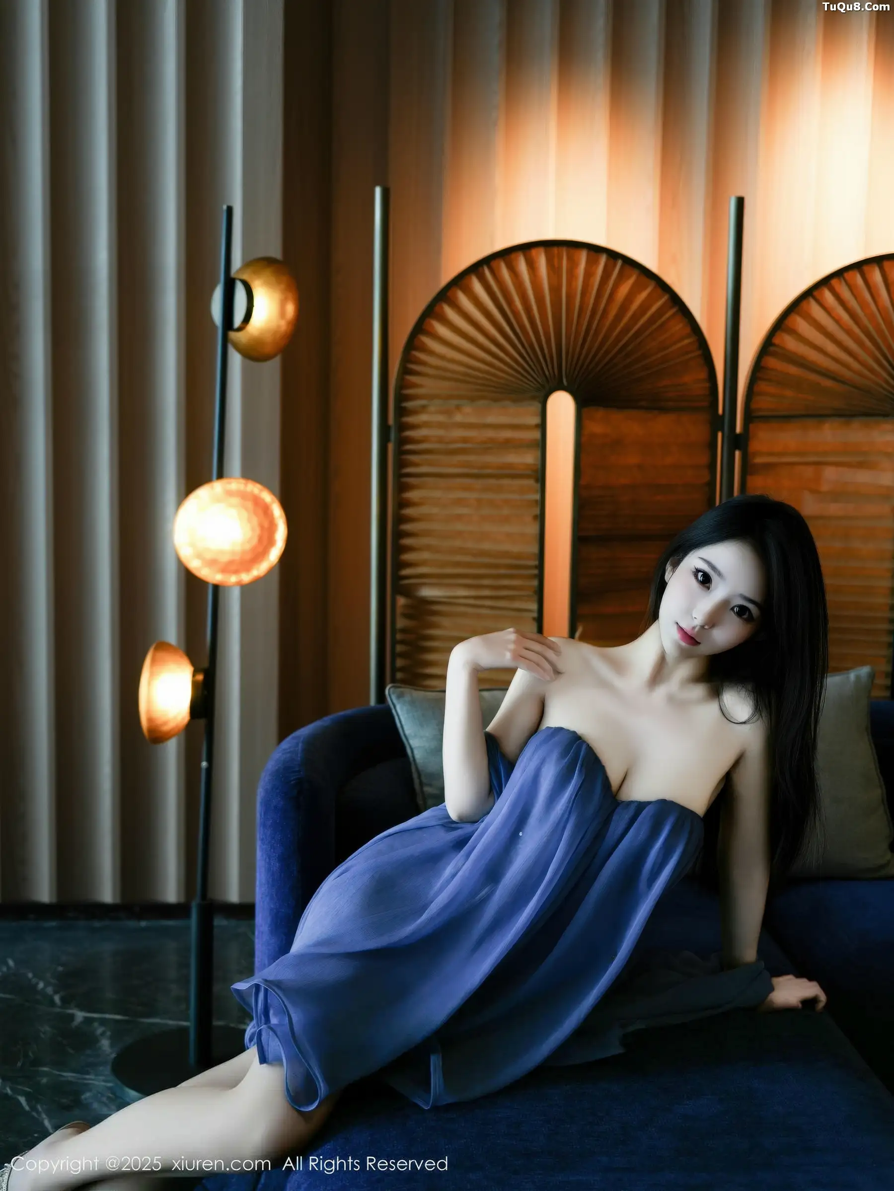 秀人集.com_[XiuRen秀人网]No.10988_模特烧烧小桃蓝色连衣短裙+白色碎花连衣裙秀曼妙身材诱惑写真52P