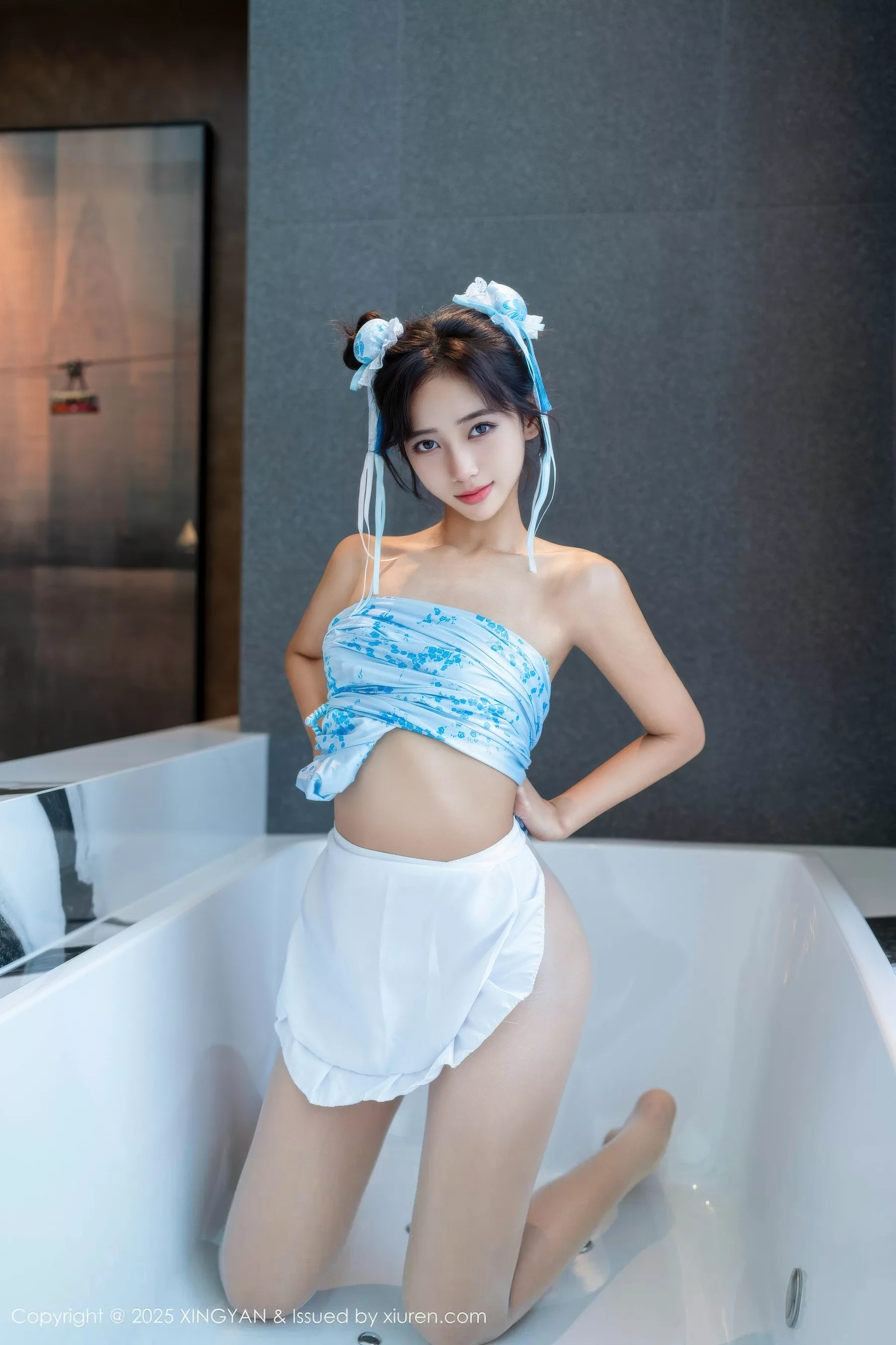 秀人集.com_[XINGYAN星颜社]VOL.414_模特时安安性感蓝色短旗袍配白色丝袜秀柔美身材撩人诱惑写真71P