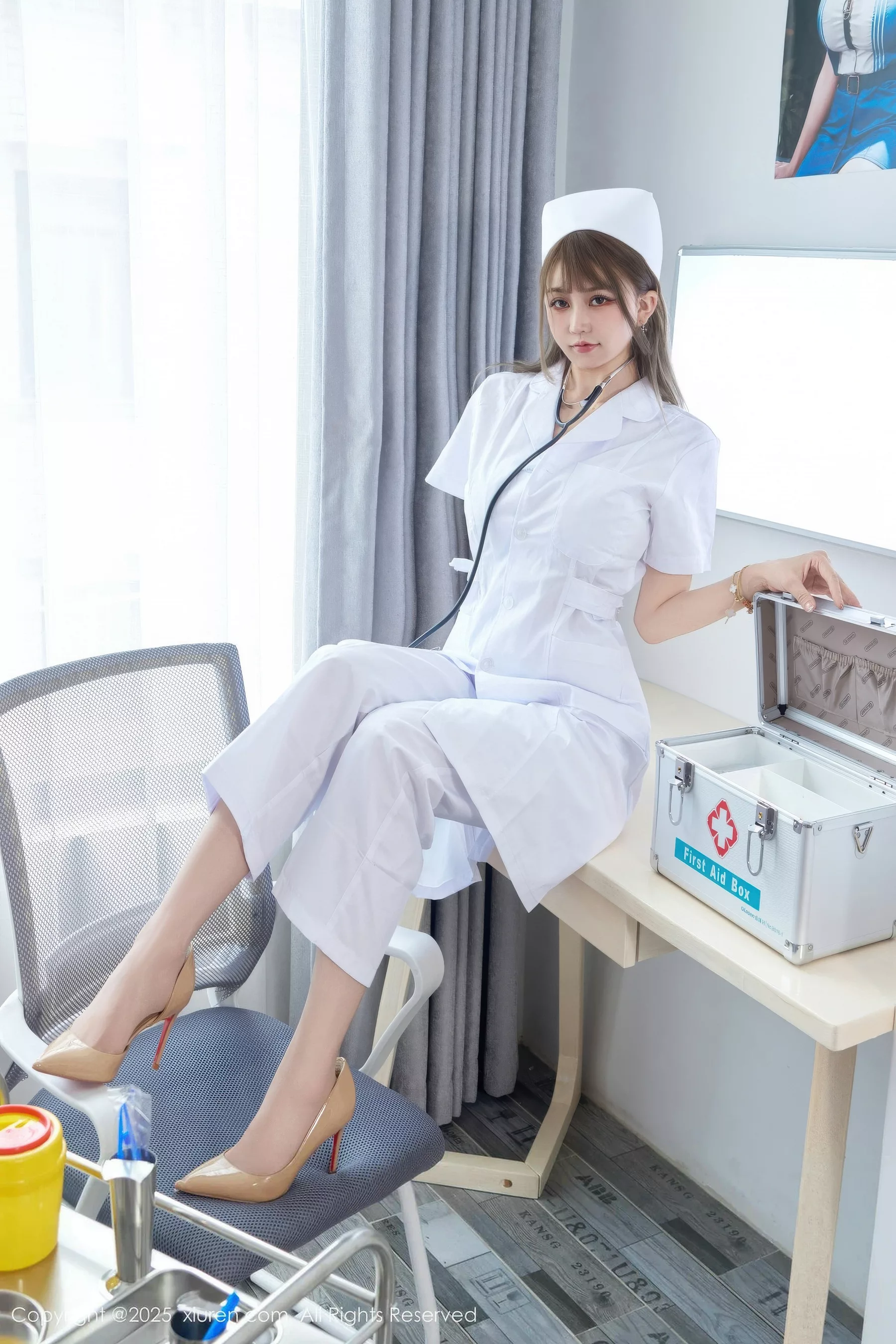 秀人集.com_[XiuRen秀人网]No.10896_模特Zoe柚柚性感白色护士制服配超薄肉丝秀凹凸身材诱惑写真80P
