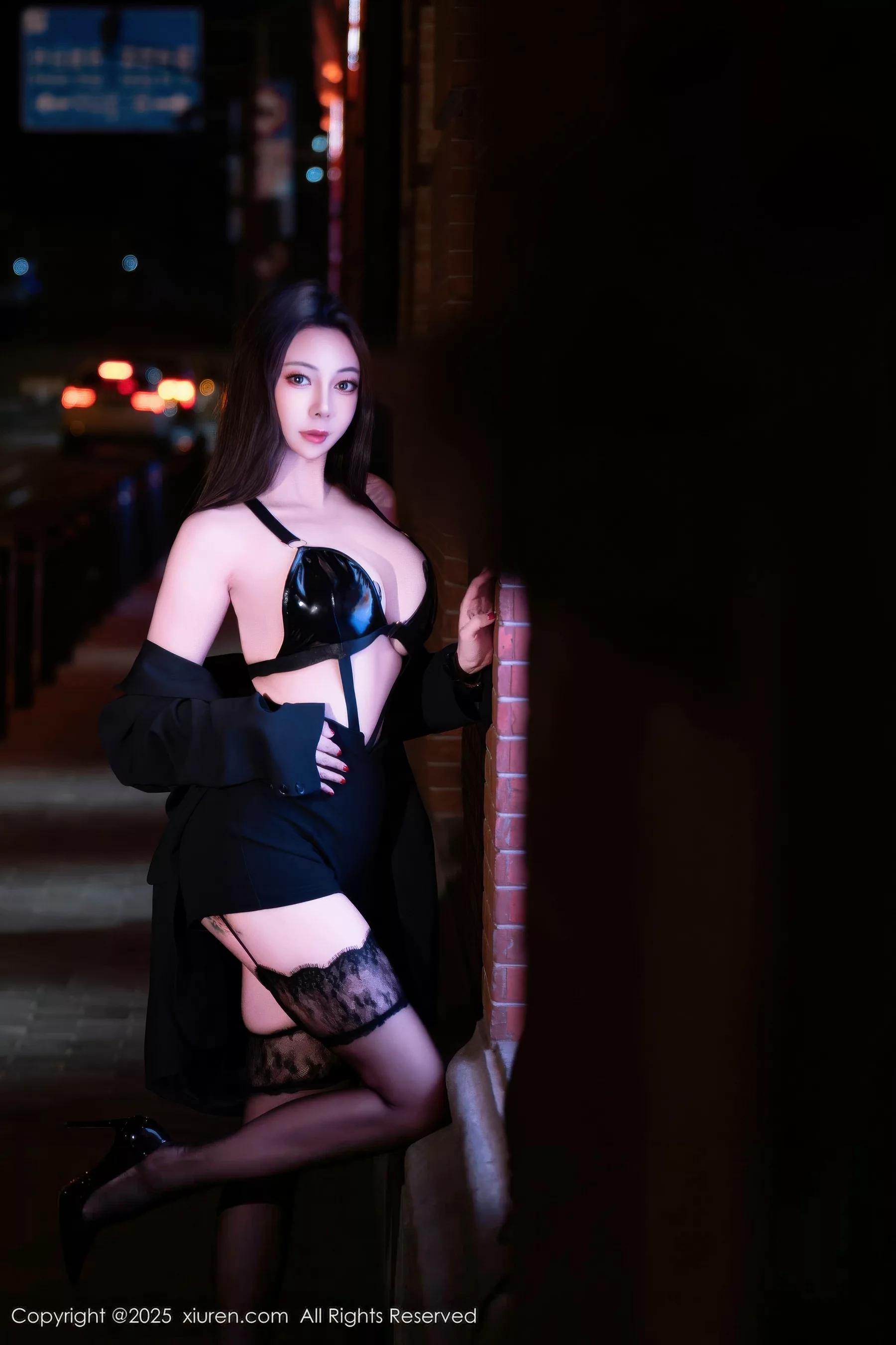 秀人集.com_[XiuRen秀人网]No.10899_御姐果儿Victoria性感黑色皮质情趣服饰配黑丝吊袜极致魅惑写真72P