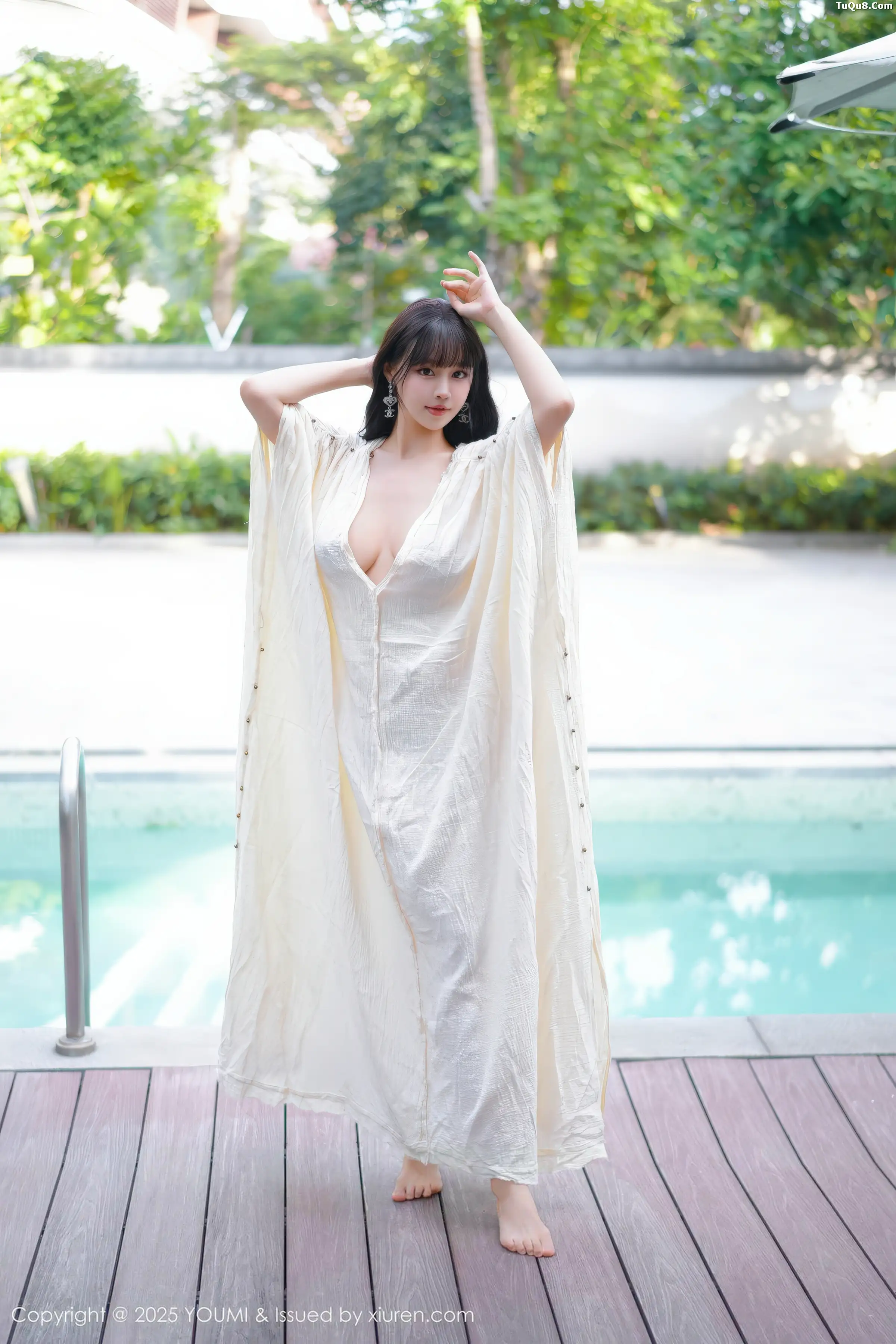 秀人集.com_[YouMi尤蜜荟]Vol.1185_女神朱可儿Flora户外泳池性感浅色浴袍秀雪峰美臀撩人诱惑写真85P