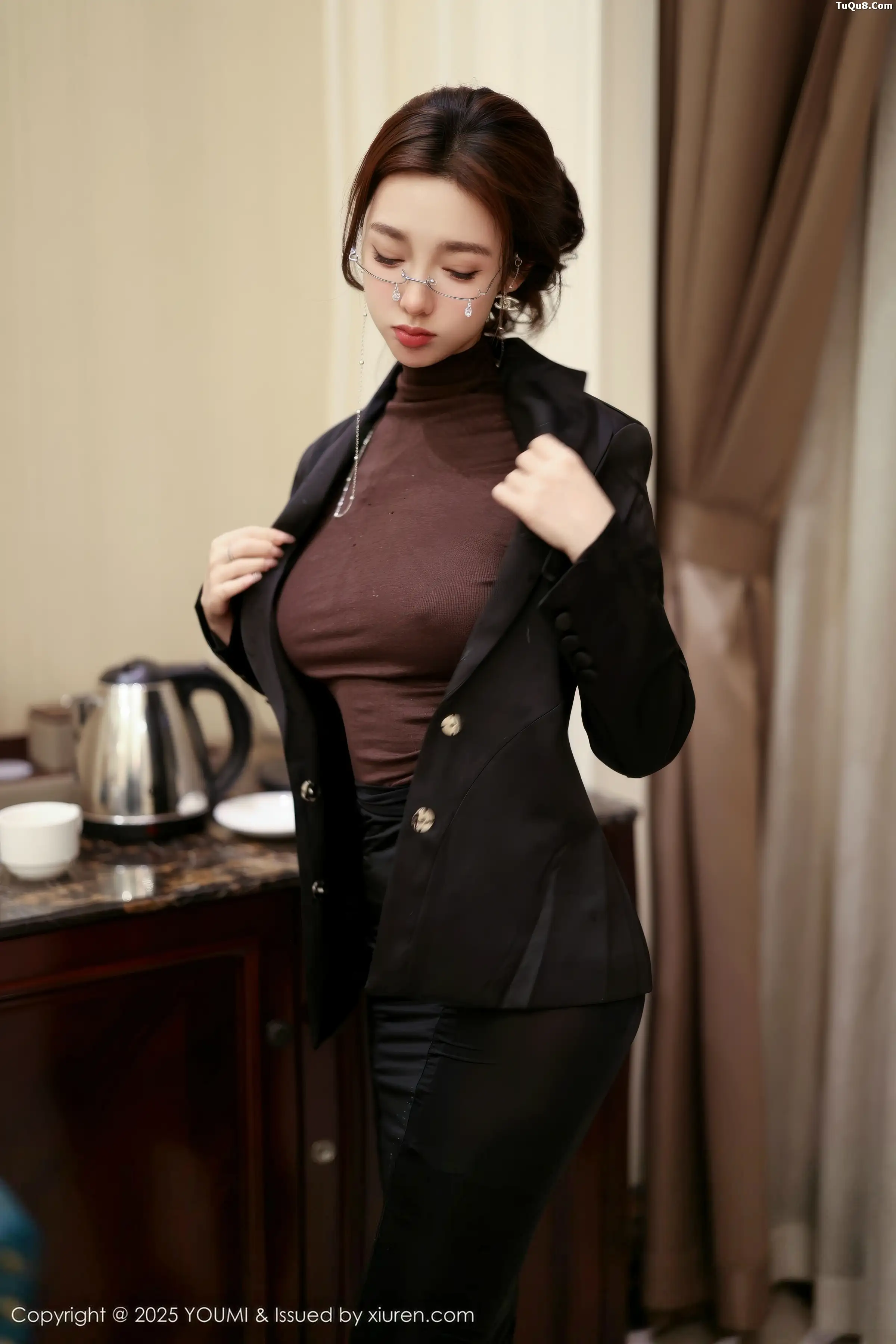 秀人集.com_[YouMi尤蜜荟]Vol.1186_模特Twins-桃桃性感黑色西服配黑丝吊袜秀曼妙身姿迷人诱惑写真100P