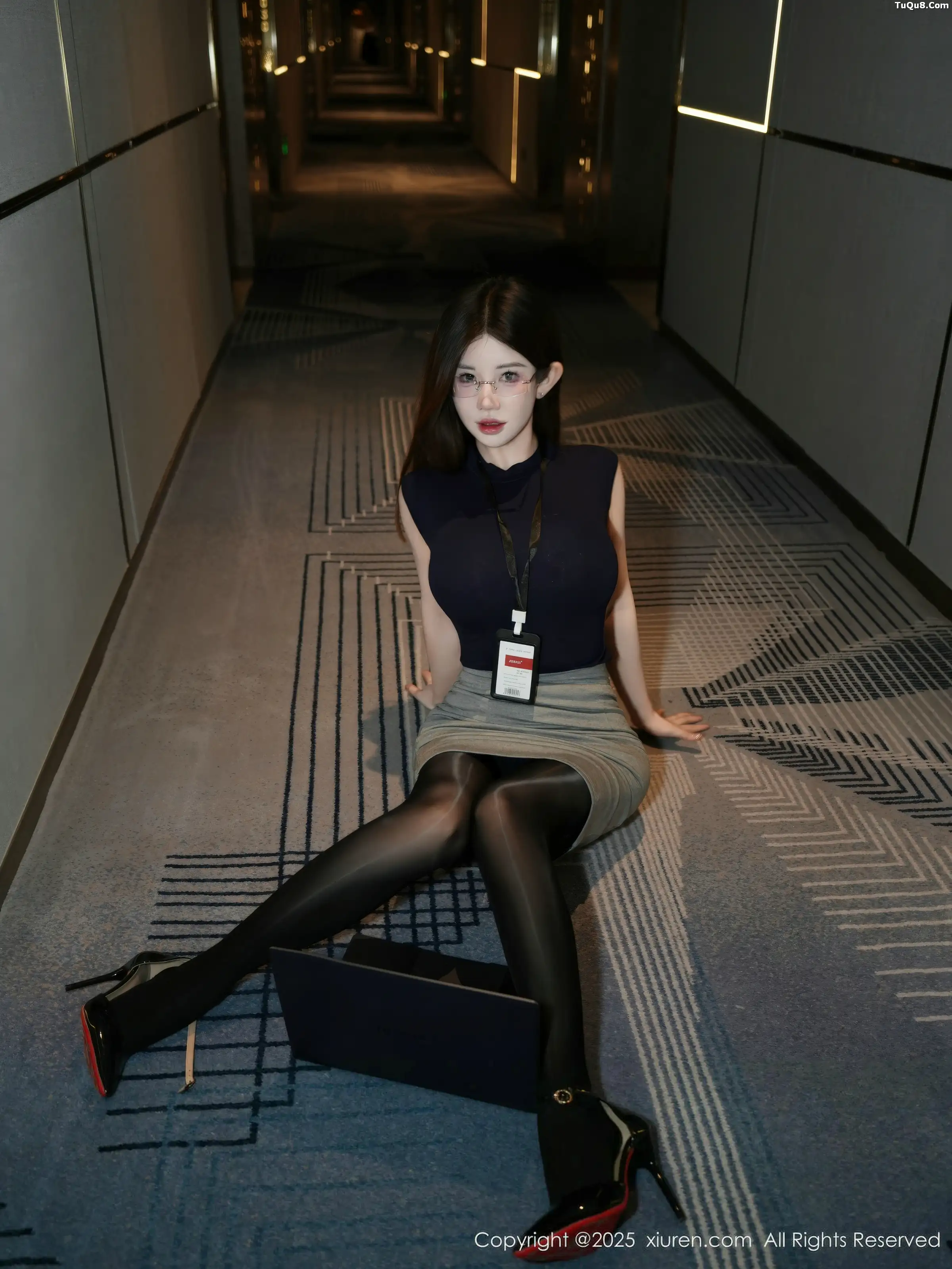 秀人集.com_[XiuRen秀人网]No.11023_模特苏甜橙子性感深色职业装露闪亮超薄黑丝秀凹凸身材诱惑写真55P